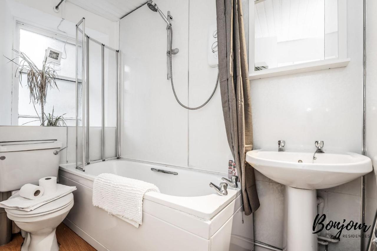 Cosy Grassmarket 2Br-1Ba - Newly Decorated! By Bonjour Residences إدنبرة المظهر الخارجي الصورة